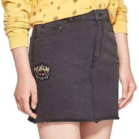 Junk Food Faded Black Def Leppard Patch Denim Jean Mini Skirt Size 5 - Picture 1 of 9